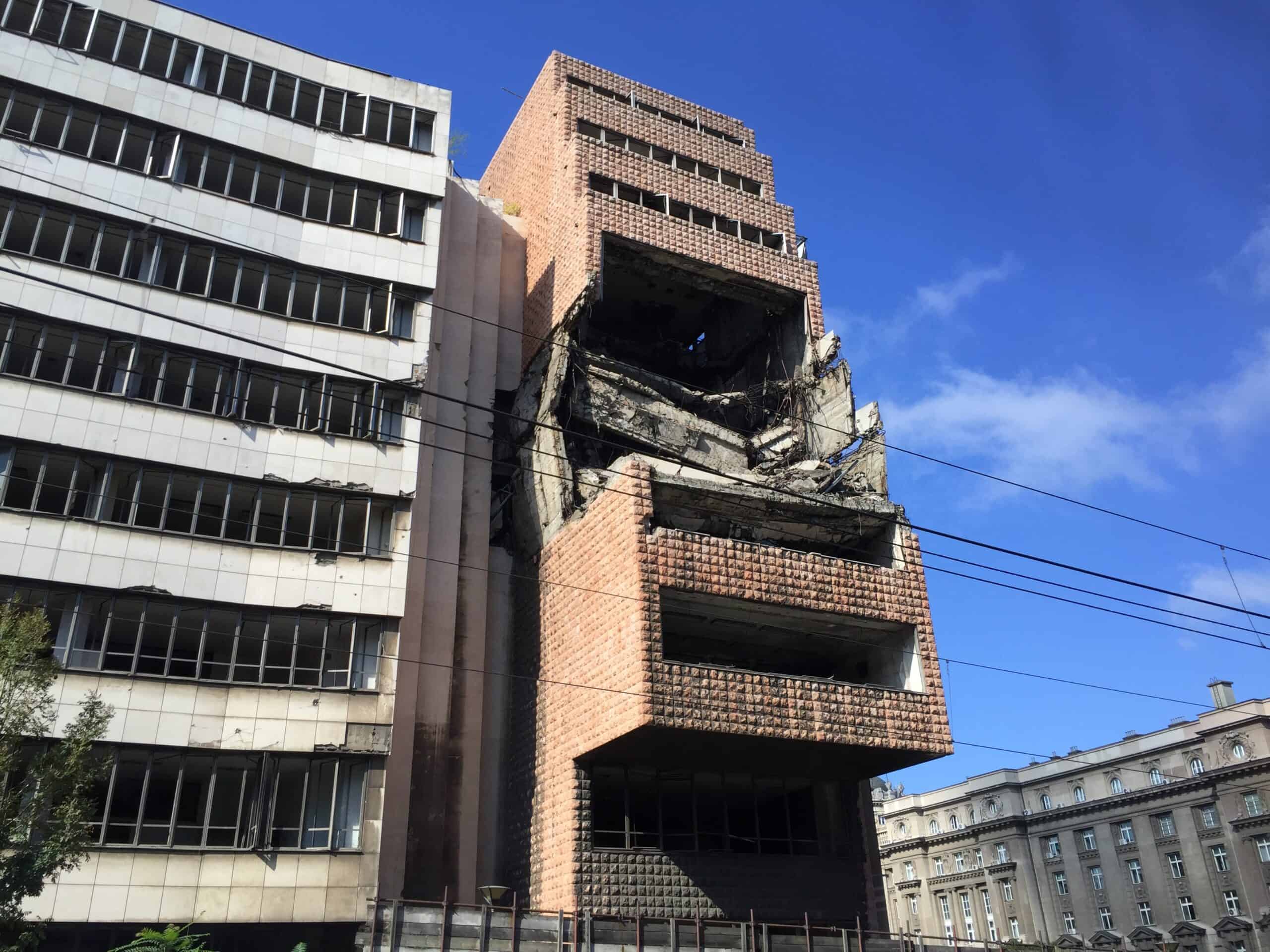 Дворцы, разбомбленные НАТО – Белград
