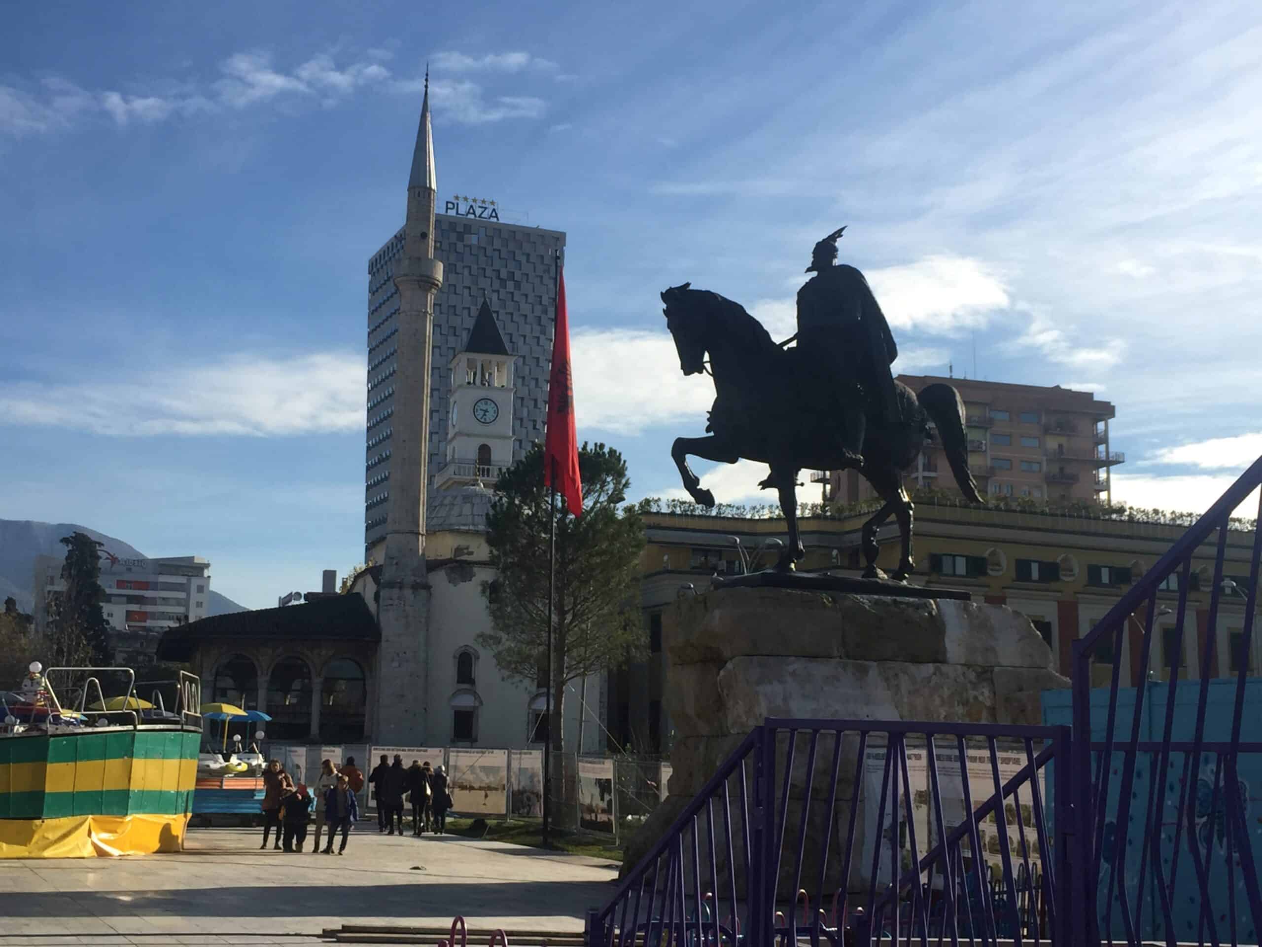 Piazza Skanderbeg (Sheshi Skënderbej)