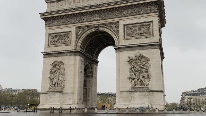Триумфальная арка и Елисейские поля – Париж