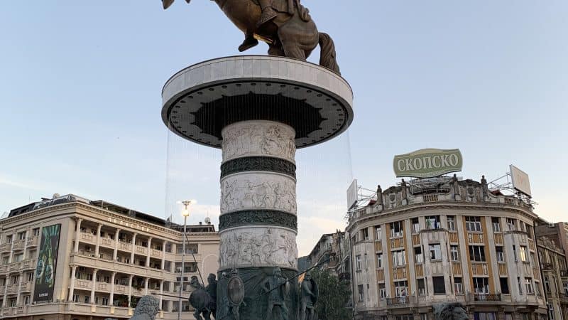 Piazza Macedonia e Ponte di Pietra – Skopje